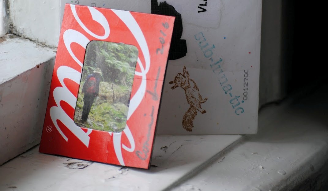 Открытка Конни Джин (из Кокоа-Бич, США) обустраивается на александровском подоконникеConnie Jean's Cocoa Beach, USA) postcard has found its new home